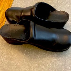Dansko black clogs, chefs and nurses. Great condition!